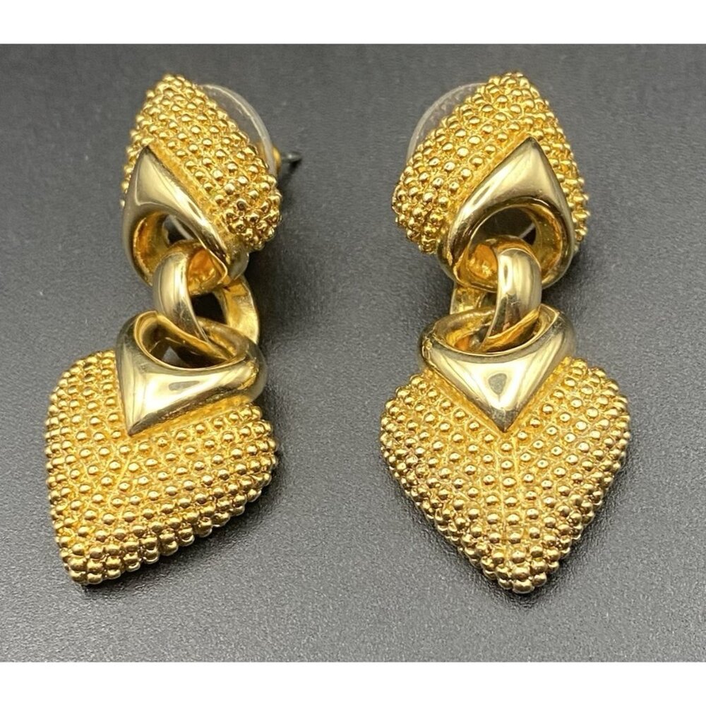 Vintage E. Pearl Signed Gold Tone Heart Drop Earrings Textured Dangle Caviar 1.5 - Picture 6 of 8